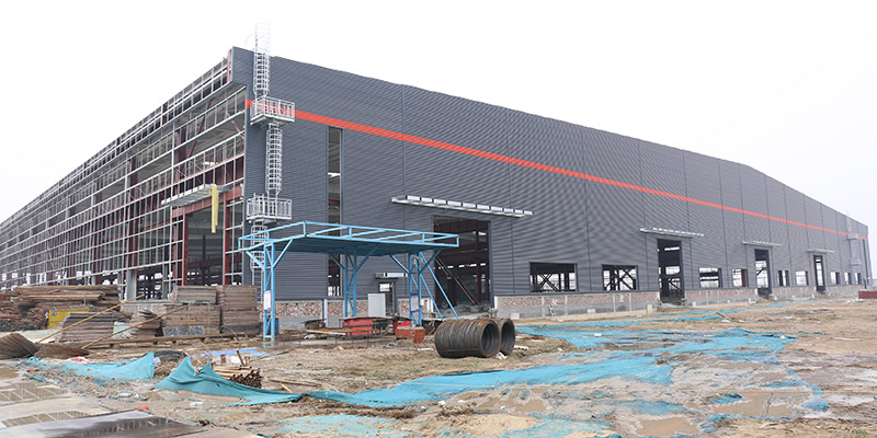 德赢VWIN5万平钢结构厂房外墙施工