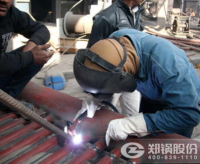 德赢VWIN110吨外循环流化床电站锅炉装置焊接现场