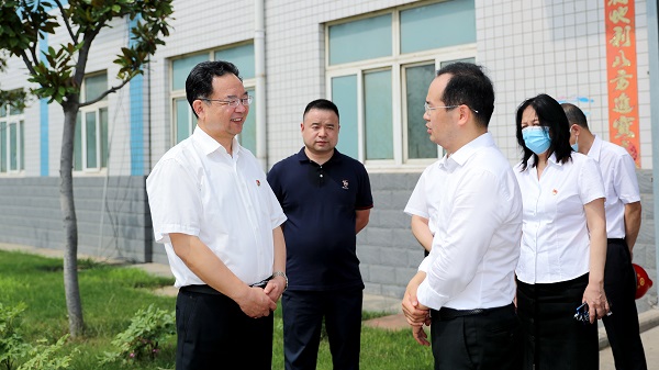 郑州市委常委、市纪委书记杜新军一行莅临德赢VWIN调研指导事情