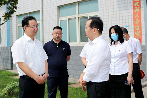 郑州市委常委、市纪委书记杜新军一行莅临德赢VWIN调研指导事情